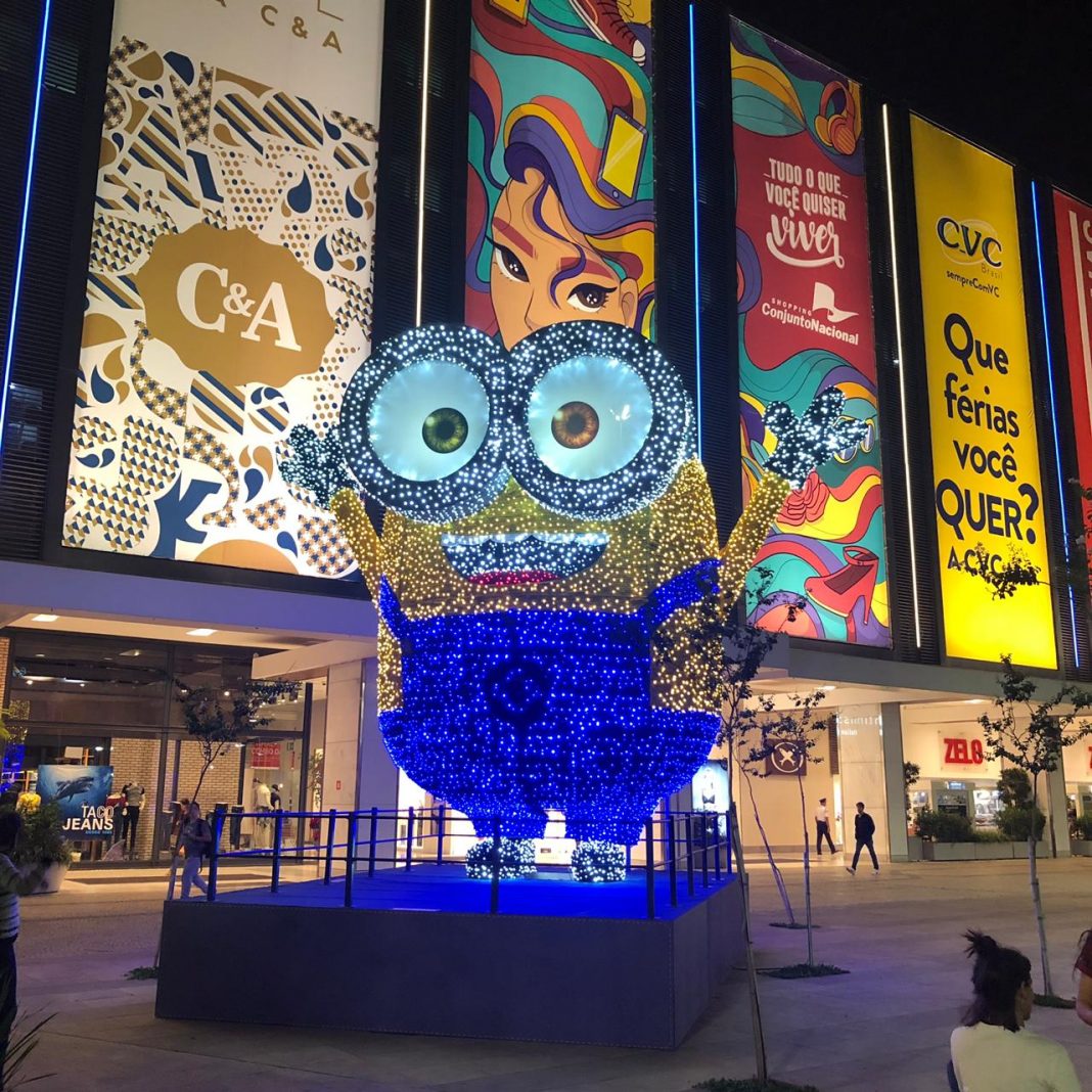 Conjunto Nacional inaugura réplica de Minion gigante na área externa do shopping