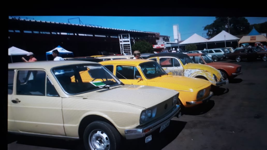 Tempo não passou: donos de carros antigos relembram história de mais de duas décadas