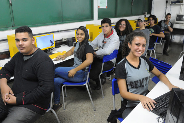 Ensino Médio em Tempo Integral amplia aulas práticas e conecta conteúdos