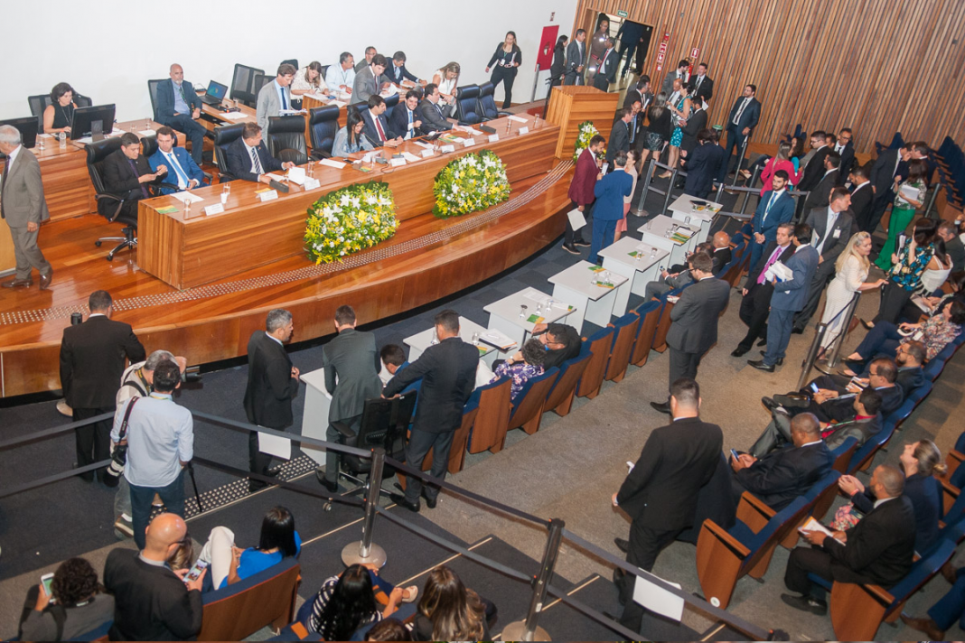 Deputados distritais pregam renovação no primeiro discurso