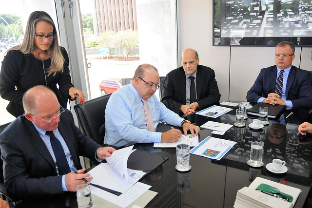 Agência francesa assina acordo de cooperação para investir no DF Agência francesa assina acordo de cooperação para investir no DF