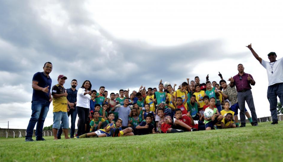 Estádio Luizinho: esporte e plantio de mudas Estádio Luizinho: esporte e plantio de mudas