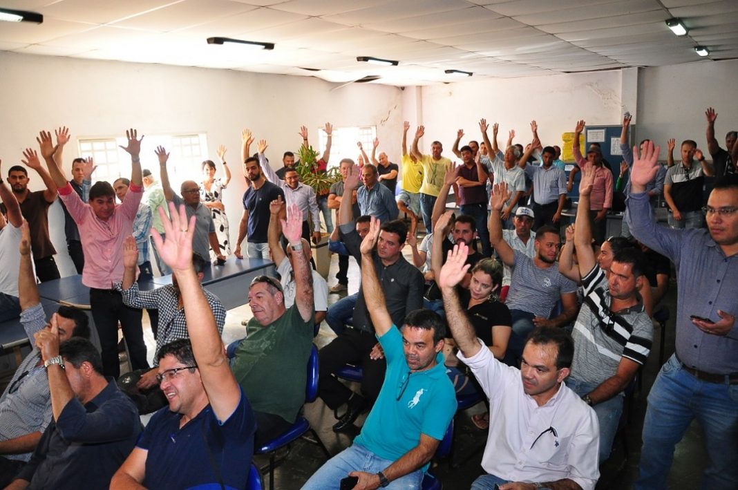 Secretário de Habitação Giovane Machado participa de reunião de empresários da construção civil de Águas Lindas