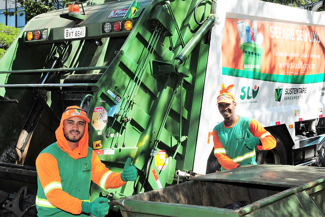 Garis que atuam na 308 Sul, no Plano Piloto, são conhecidos pela simpatia e bom humor