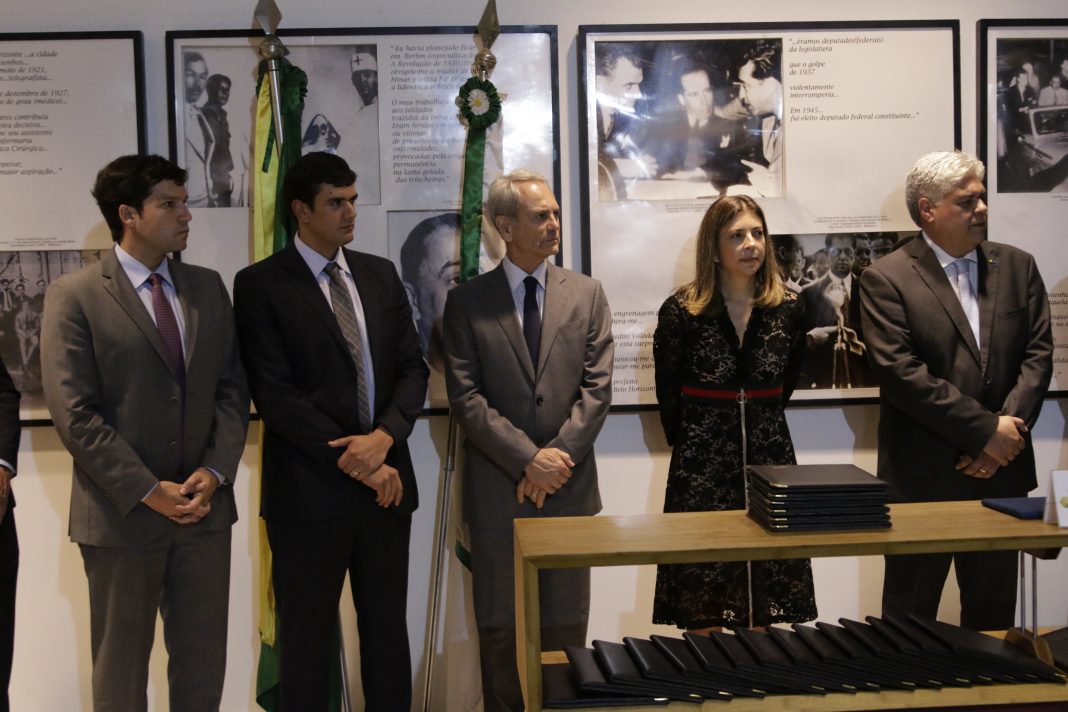 Câmara Legislativa e Correios lançam selo em homenagem a JK