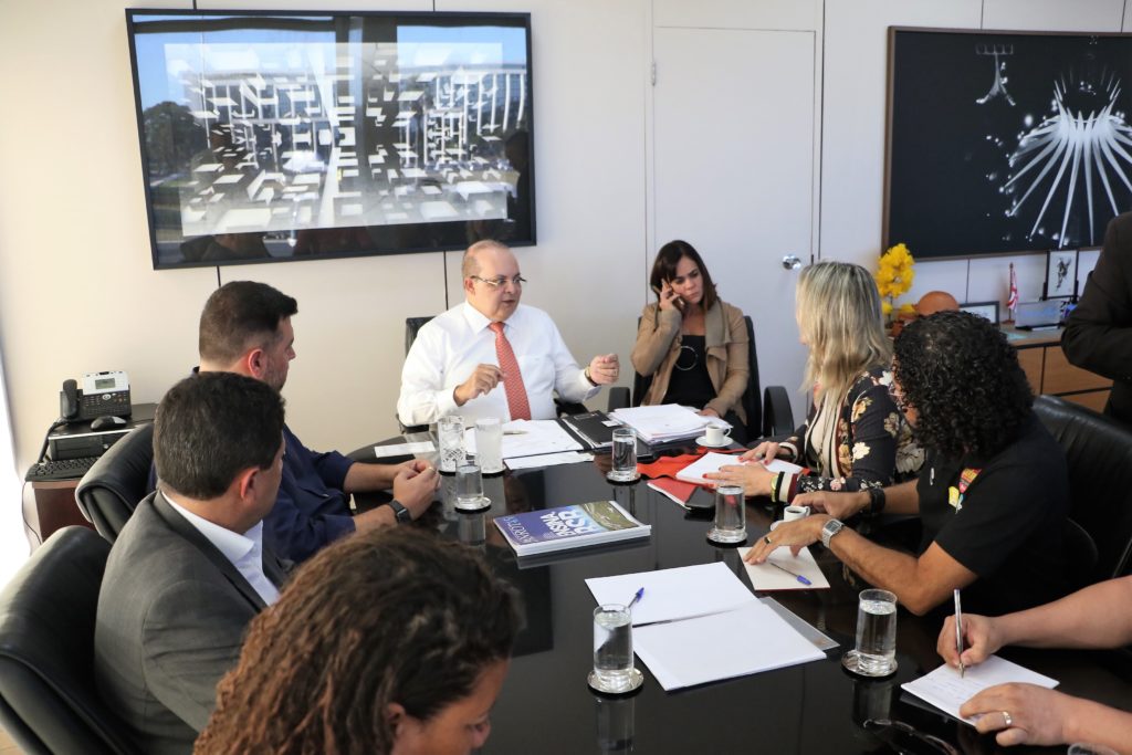 Governador e professores avançam em propostas da categoria