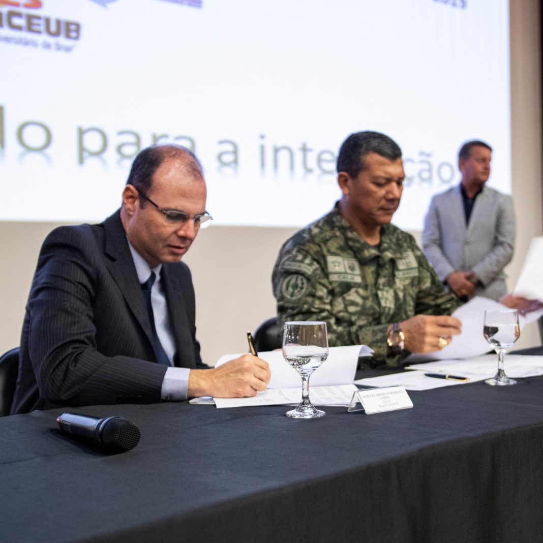 Unieuro assina Termo de Cooperação Científica com o Exército Peruano
