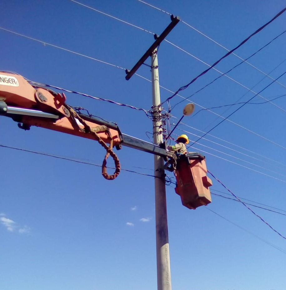 Equipes de obras realizam diversos serviços por toda cidade