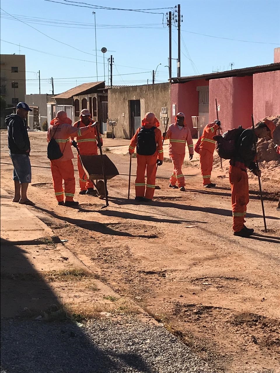 Bairro Jardim Brasília recebe recuperação asfáltica