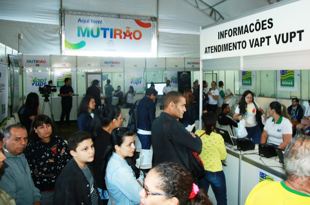 Mutirão nos Bairros: Governo de Goiás leva mais de 40 serviços gratuitos à população