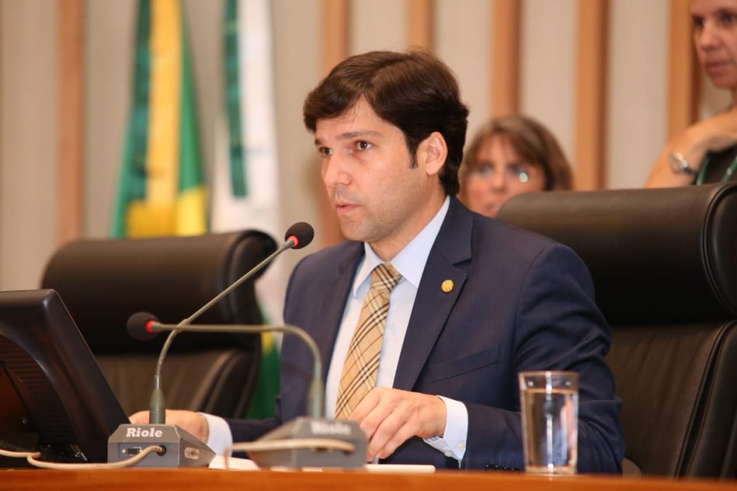 Comissão aprova proposta que obriga bares e restaurantes a ressarcirem seus clientes em caso de cobrança indevida Comissão aprova proposta que obriga bares e restaurantes a ressarcirem seus clientes em caso de cobrança indevida