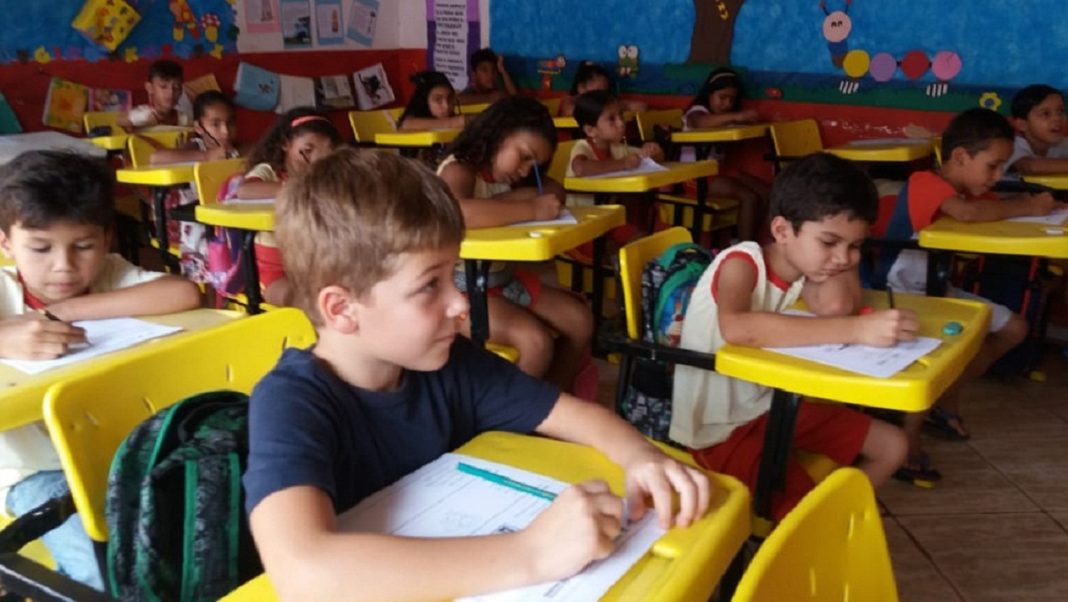 Educação Municipal de Águas Lindas passará por readequações para melhorar a qualidade do Ensino Educação Municipal de Águas Lindas passará por readequações para melhorar a qualidade do Ensino