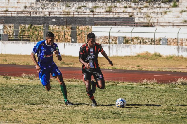 Africanos tentam carreira de jogador no Planaltina; “meu sonho é crescer aqui”, diz nigeriano Africanos tentam carreira de jogador no Planaltina; “meu sonho é crescer aqui”, diz nigeriano