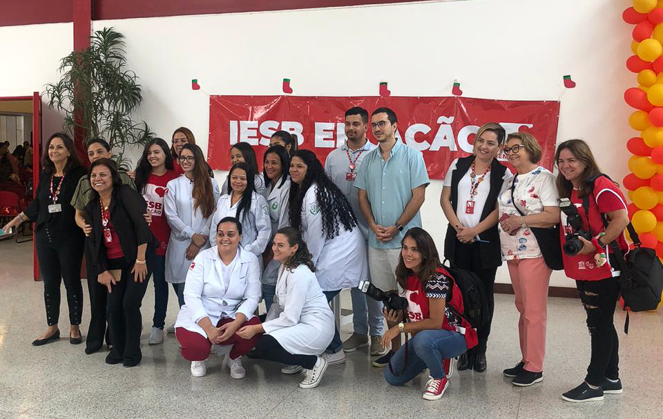 Fechamento do ano contou com Natal Solidário no IESB Fechamento do ano contou com Natal Solidário no IESB