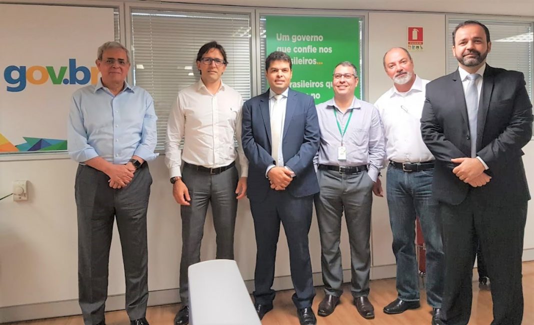 AARB e Secretaria de Governo Digital se reúnem em Brasília