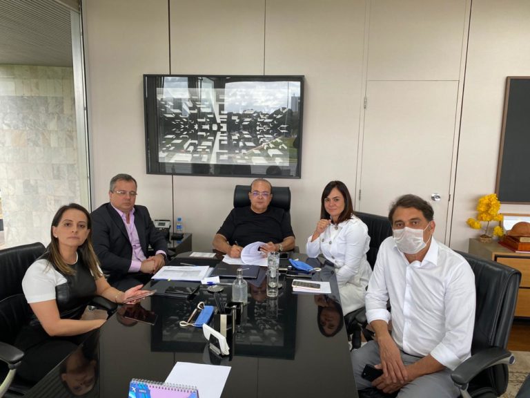 Saúde nomeia 413 novos profissionais