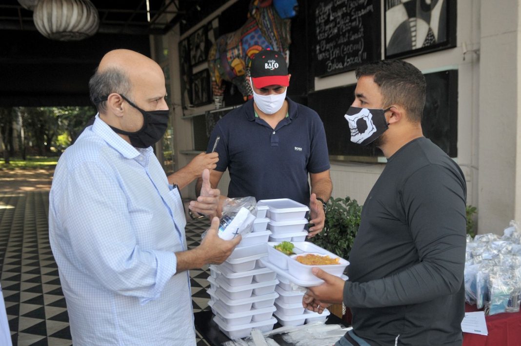 Motoboys do DF recebem 200 kits contra coronavírus