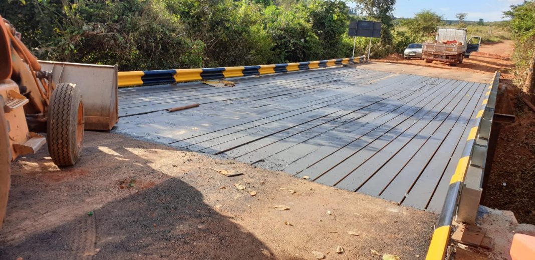 Reforma de ponte beneficia cerca de mil moradores do Ribeirão Extrema