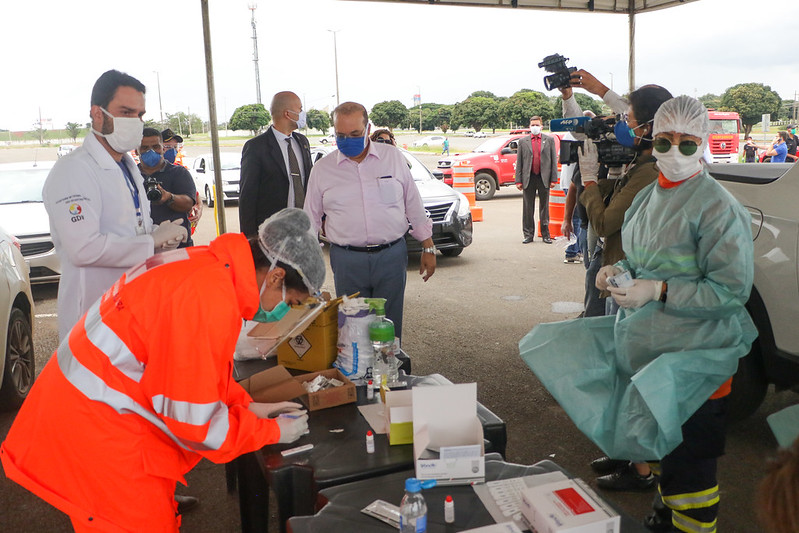 Saúde já fez mais de 120 mil testes rápidos, por drive-thru