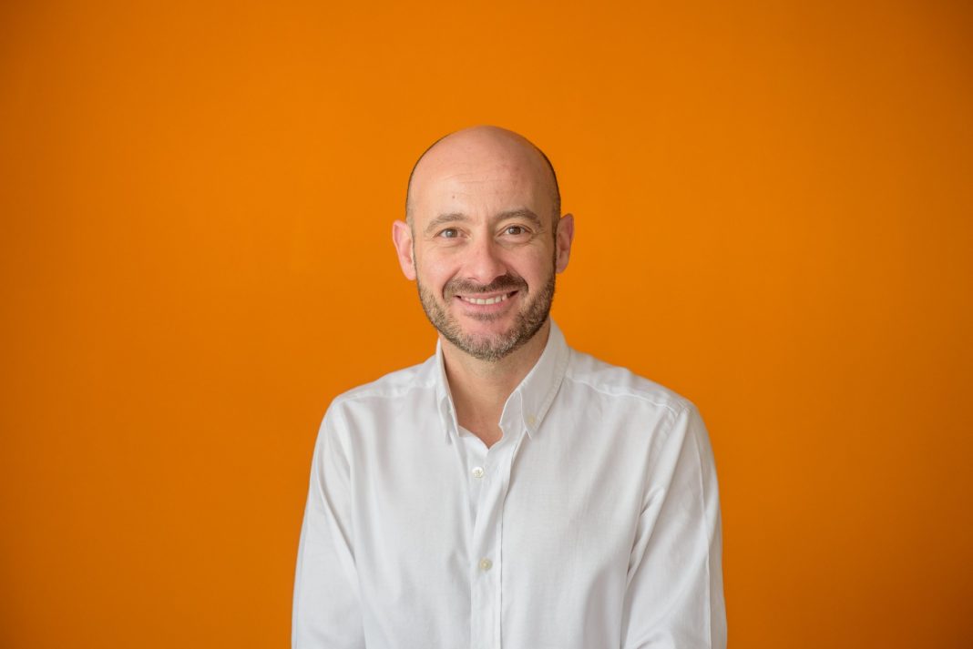 Assessor de imprensa português revela o caminho das pedras para brasileiros que querem conquistar o mercado europeu Assessor de imprensa português revela o caminho das pedras para brasileiros que querem conquistar o mercado europeu