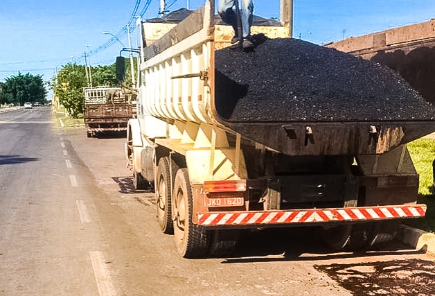 42 toneladas de massa asfáltica nas principais vias do Gama 42 toneladas de massa asfáltica nas principais vias do Gama
