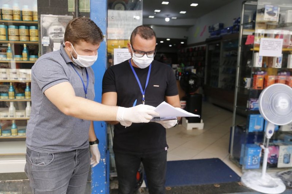 Governador Caiado pode voltar a restringir comércio em Goiás