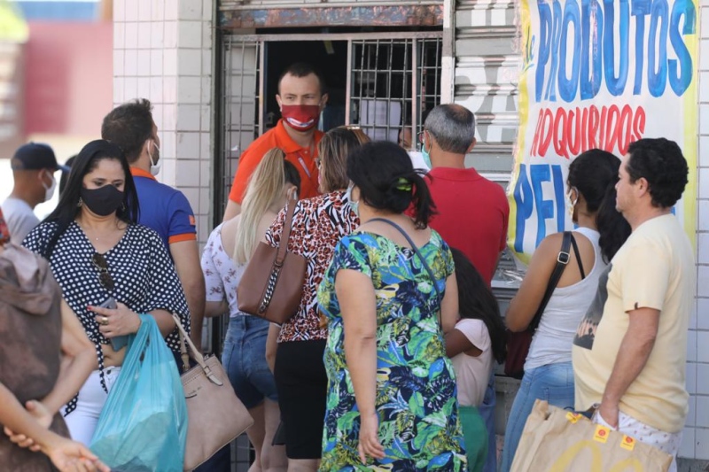 Queda no isolamento social preocupa autoridades em Goiás