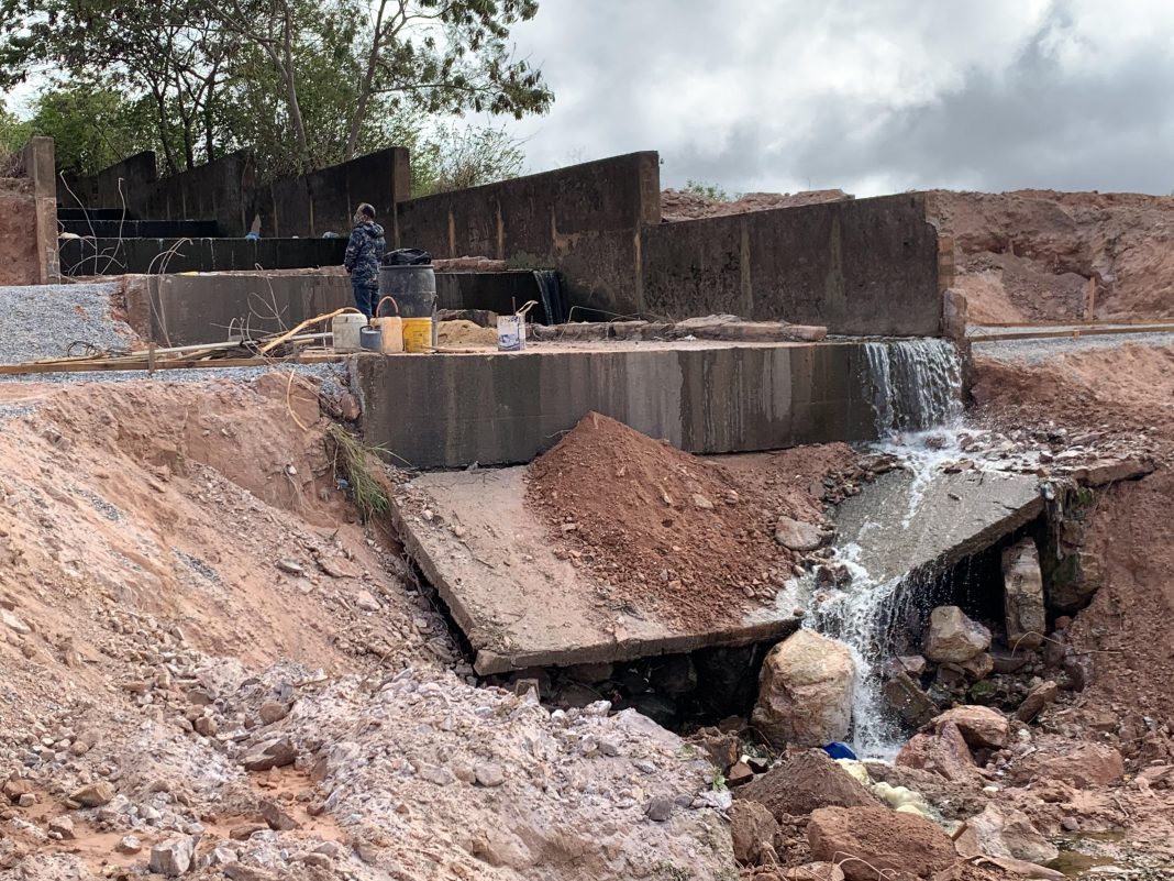 Avançam as obras de drenagem da DF-290, em Santa Maria Avançam as obras de drenagem da DF-290, em Santa Maria
