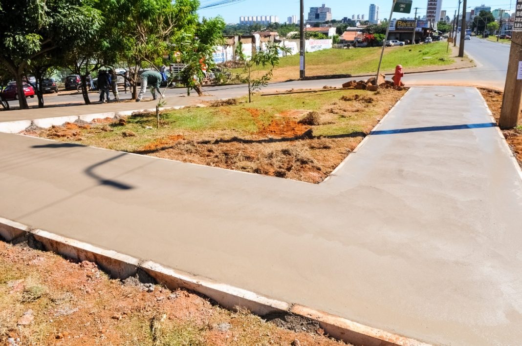 Mais 900 metros de calçadas em Taguatinga