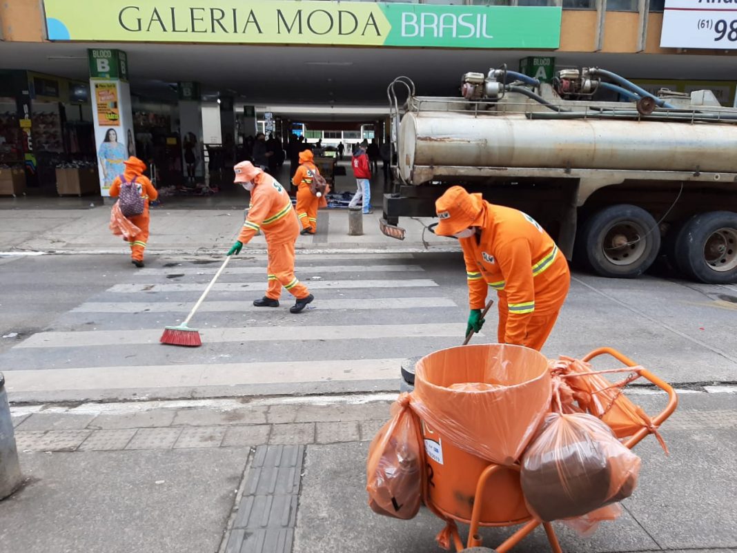 Mutirão limpa e higieniza Setor Comercial Sul Mutirão limpa e higieniza Setor Comercial Sul