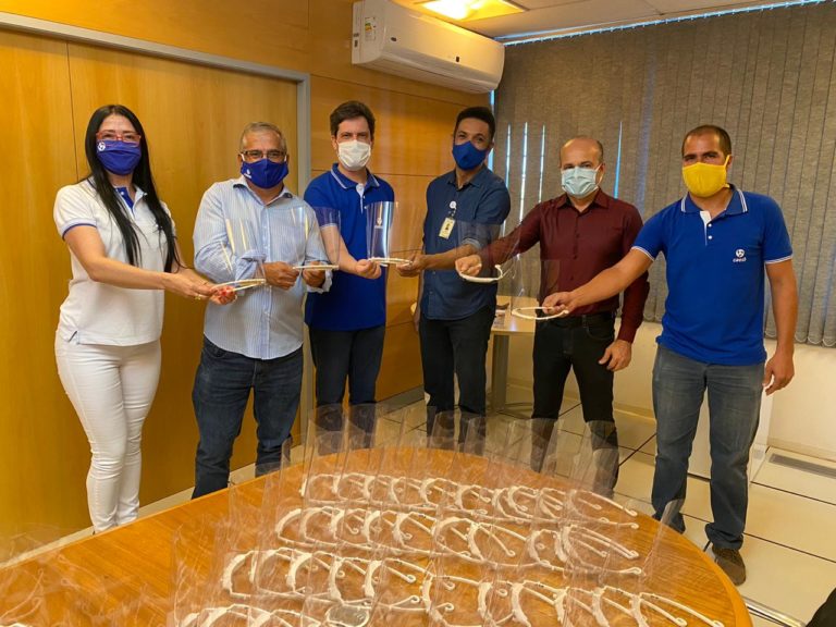 Caesb entrega 100 máscaras a instituições sociais