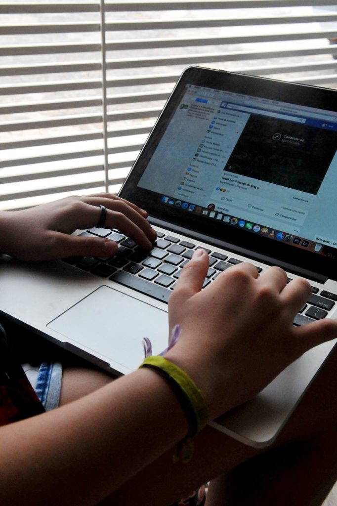 Não exagere na frente do computador: seus olhos agradecem Não exagere na frente do computador: seus olhos agradecem