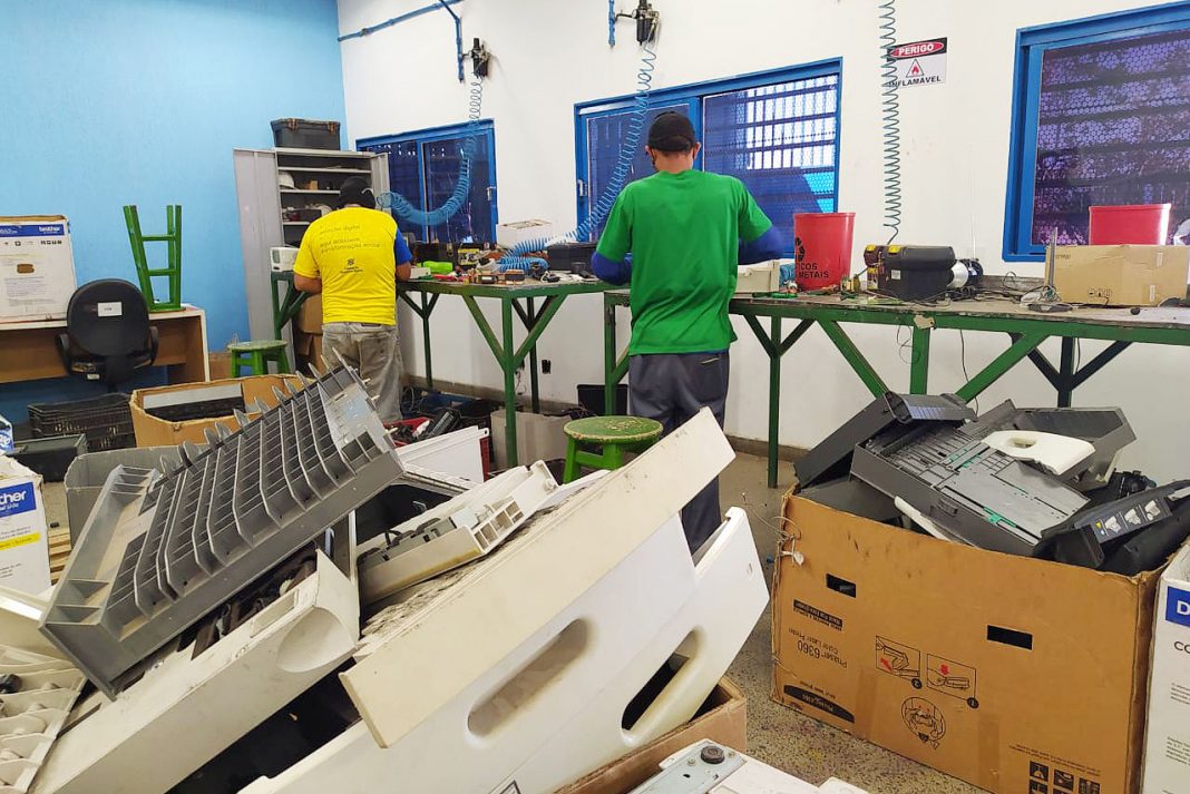 Seu eletrônico velho amplia inclusão digital