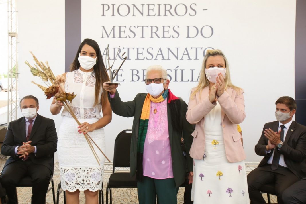 Setur premia mestres artesãos e pioneiros do DF