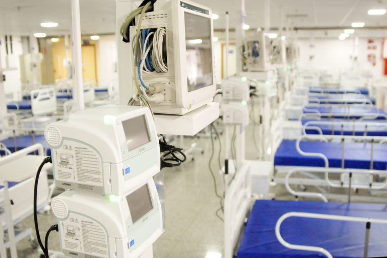 HRL recebe equipamentos de hospital de campanha desativado