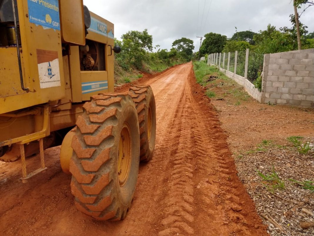 Manutenção em 20 km de estradas rurais no Gama