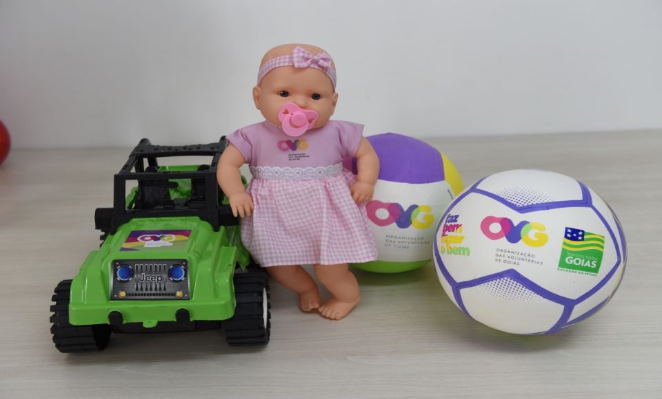 Crianças de Aparecida de Goiânia recebem presentes de Natal