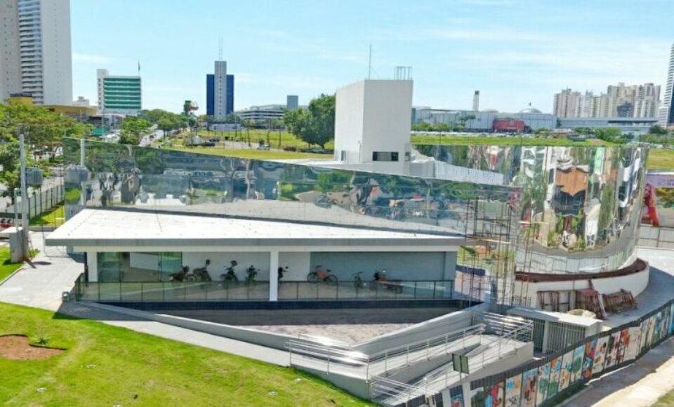 Caiado participa de inauguração da Casa de Vidro ao lado de Iris Rezende