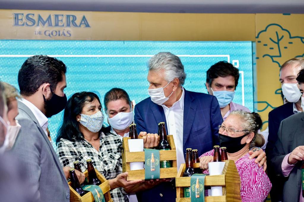 Caiado celebra lançamento da cerveja regional Esmera, feita por goianos e para goianos Caiado celebra lançamento da cerveja regional Esmera, feita por goianos e para goianos