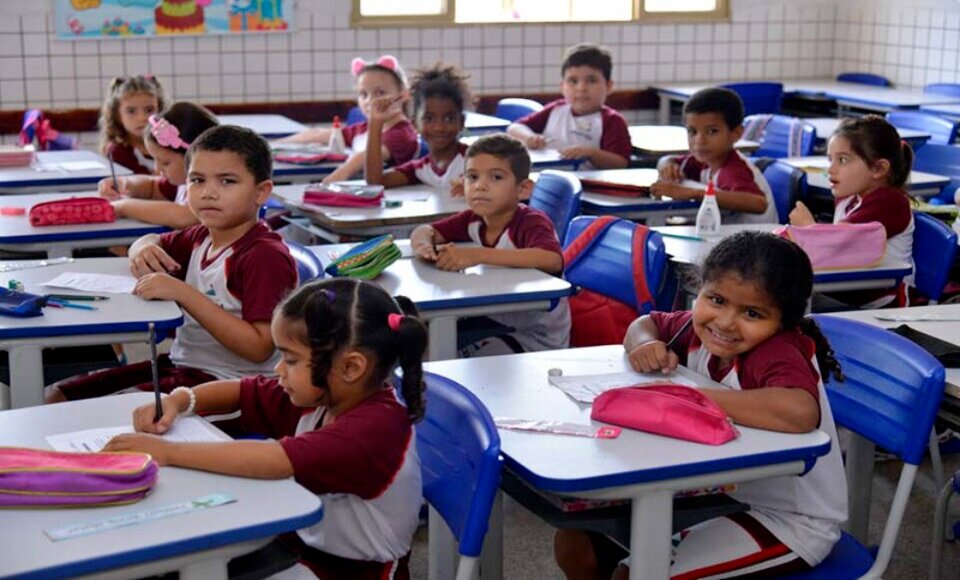 Governo sanciona lei do Programa de Educação Plena e Integral na rede pública estadual