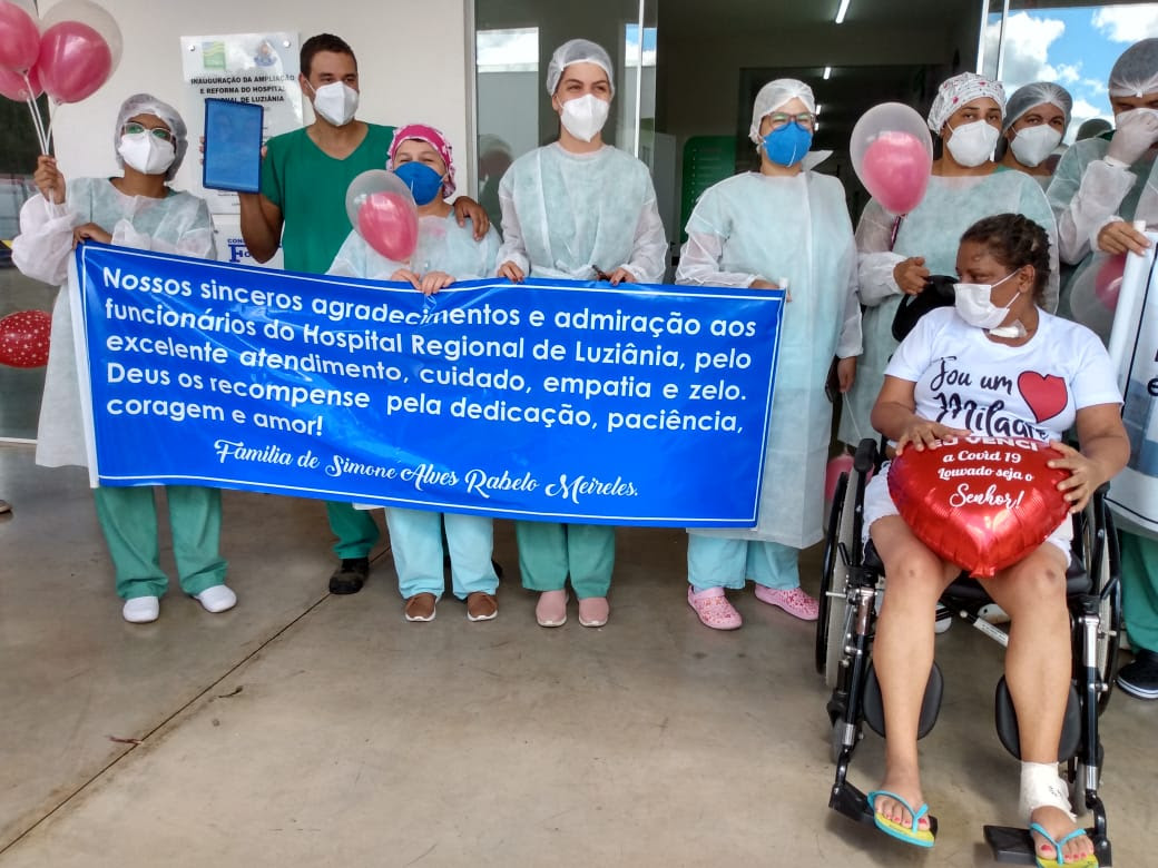 Professora tem alta do Hospital Regional de Luziânia após 59 dias de UTI Professora tem alta do Hospital Regional de Luziânia após 59 dias de UTI