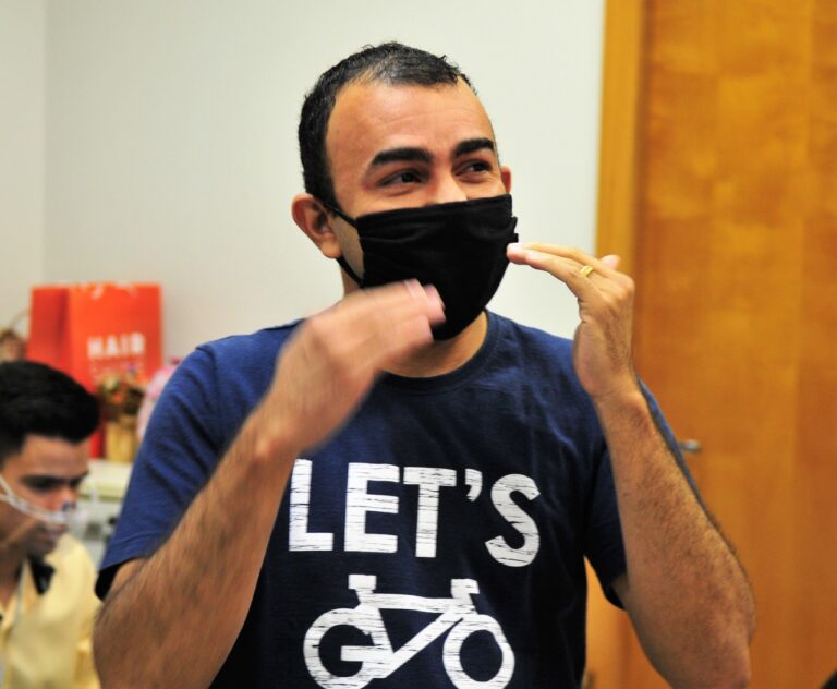 Provas de concursos para surdos serão aplicadas em Libras