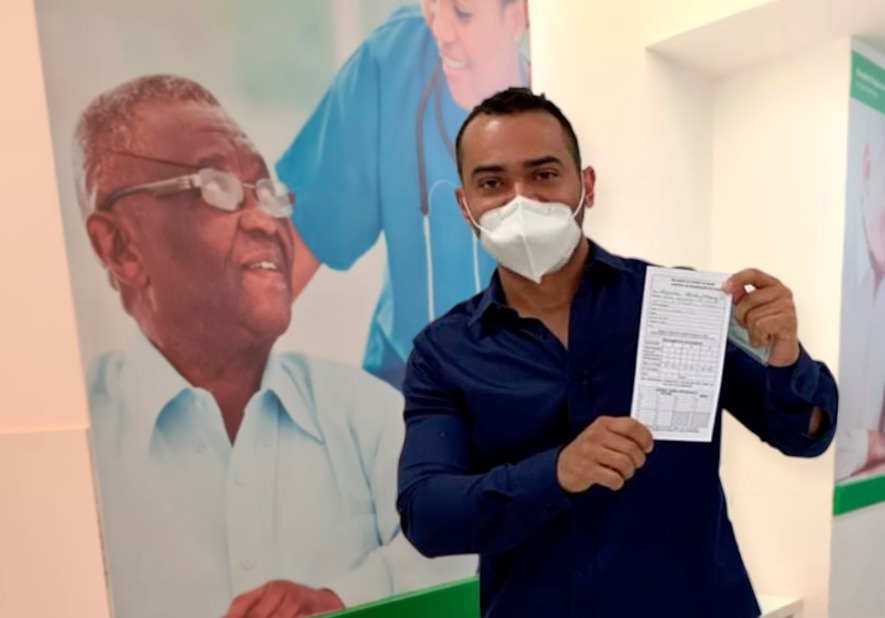 Diretor Clínico do Hospital Regional de Formosa é o primeiro imunizado na cidade Diretor Clínico do Hospital Regional de Formosa é o primeiro imunizado na cidade