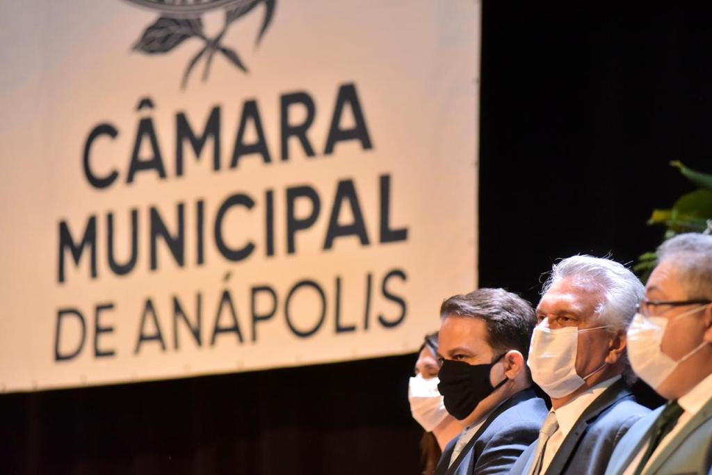 “Compromisso do governo é ter uma política social para melhorar a vida das pessoas carentes”, ressalta Caiado durante posse dos prefeitos de Anápolis e Catalão “Compromisso do governo é ter uma política social para melhorar a vida das pessoas carentes”, ressalta Caiado durante posse dos prefeitos de Anápolis e Catalão