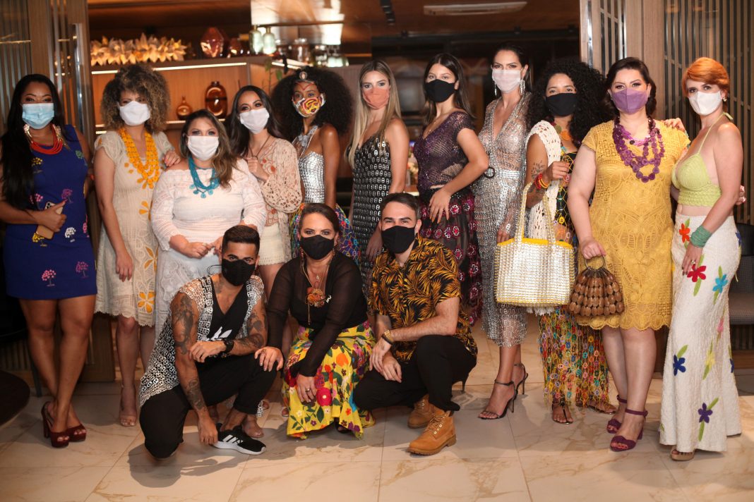Seminário Mulheres Antenadas na Era “Figital” reúne moda, inclusão social e artesanato do DF em desfiles no restaurante Mayer Seminário Mulheres Antenadas na Era “Figital” reúne moda, inclusão social e artesanato do DF em desfiles no restaurante Mayer