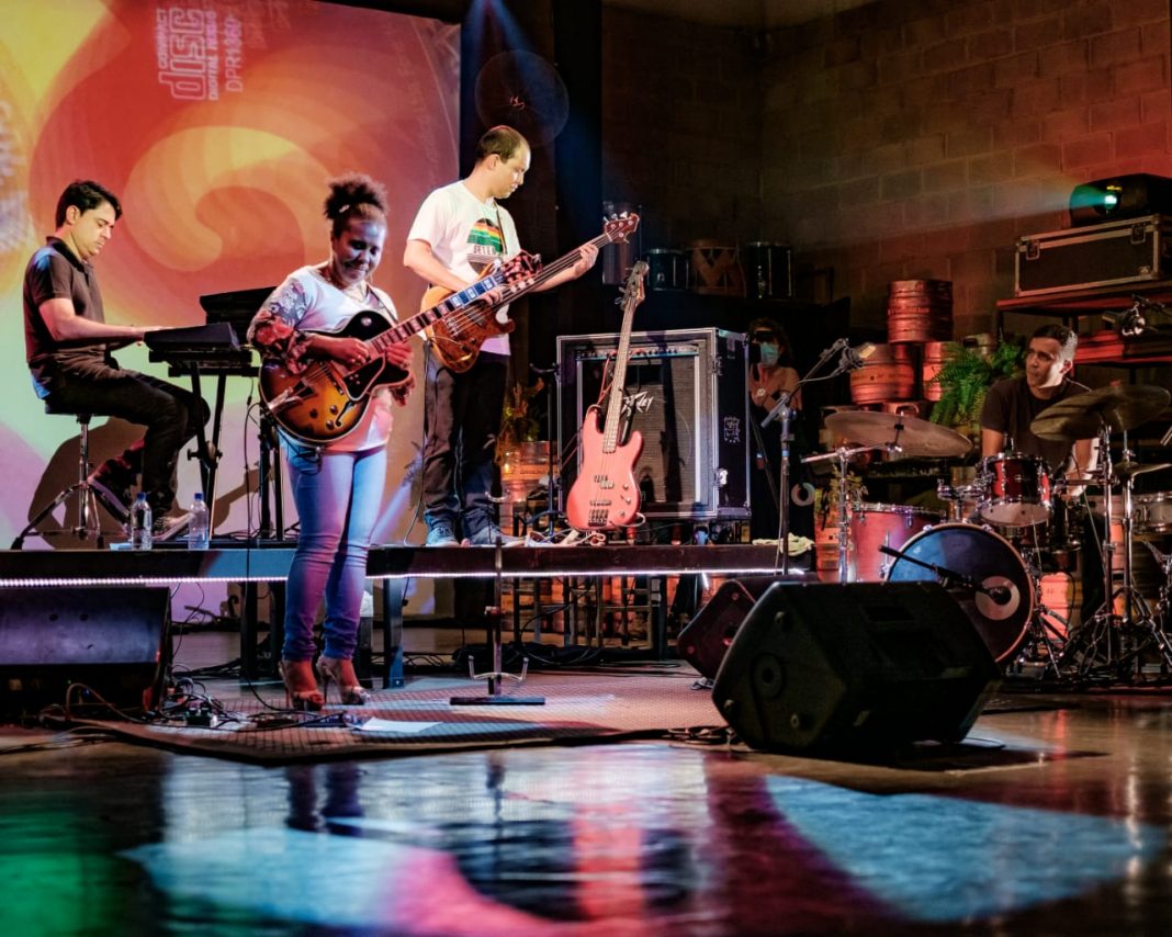 Instrumentista celebra 35 anos de carreira musical em série de lives Instrumentista celebra 35 anos de carreira musical em série de lives