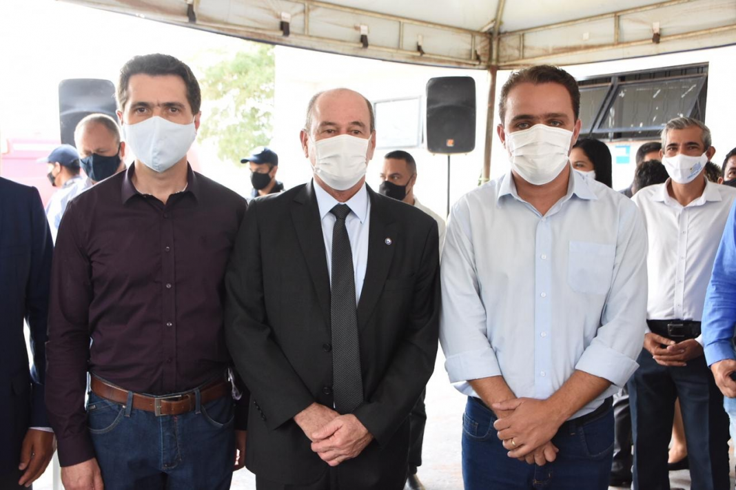 Ministro da defesa esteve em Cristalina para conhecer projeto-piloto de telemedicina Ministro da defesa esteve em Cristalina para conhecer projeto-piloto de telemedicina