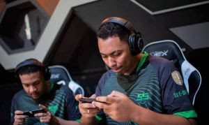 Gamers e cinéfilos: especialista ensina evitar dores em quem passa horas sentado Gamers e cinéfilos: especialista ensina evitar dores em quem passa horas sentado