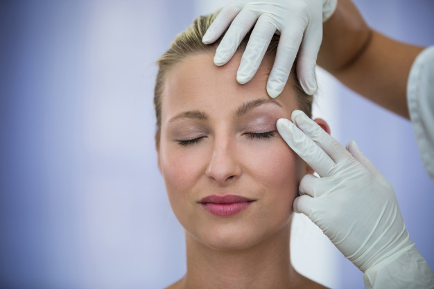 Dermatologia estética: tratamentos menos invasivos ganham, a cada dia, mais adeptos Dermatologia estética: tratamentos menos invasivos ganham, a cada dia, mais adeptos