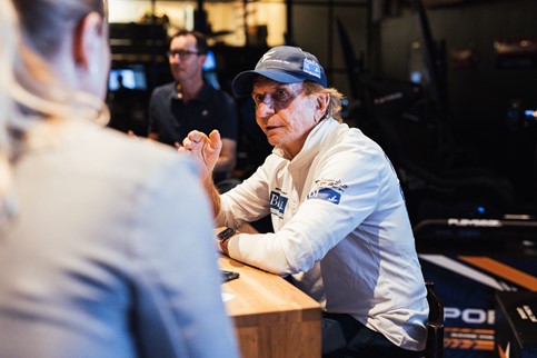 Emerson Fittipaldi pede mais apoio para nova geração de pilotos brasileiros Emerson Fittipaldi pede mais apoio para nova geração de pilotos brasileiros